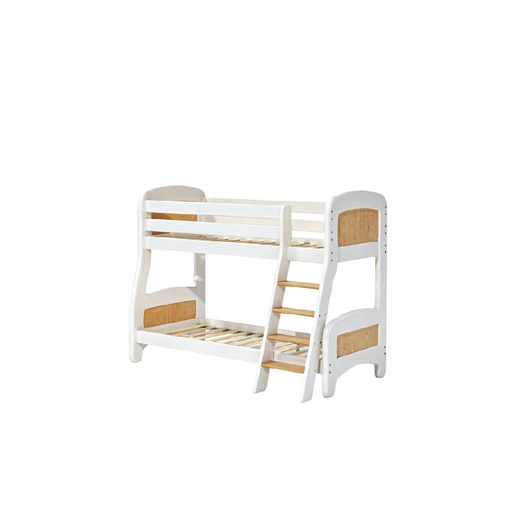 **Houten Stapelbed Met Ladder en Whitewash Afwerking**