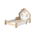 **Technische titel in het Nederlands: Houten peuterbed met huisontwerp**